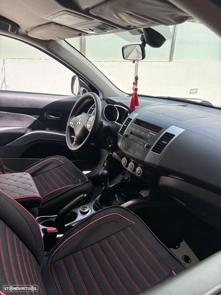 Mitsubishi Outlander 2.0 DI-D Invite 4WD - 7