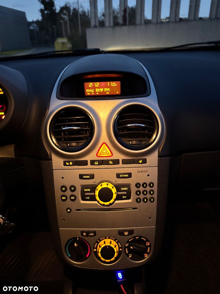 Opel Corsa 1.4 16V Sport - 12