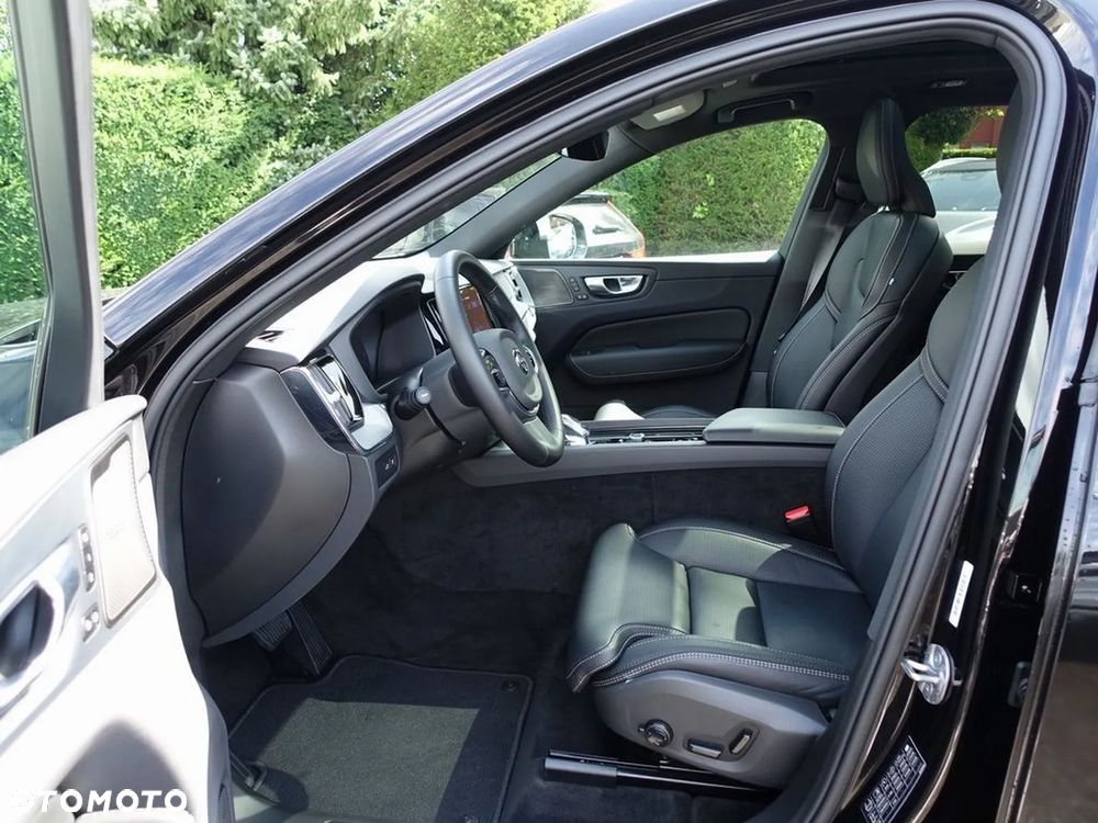 Volvo XC 60 T8 AWD Plug-in Hybrid Plus Black Edition - 16