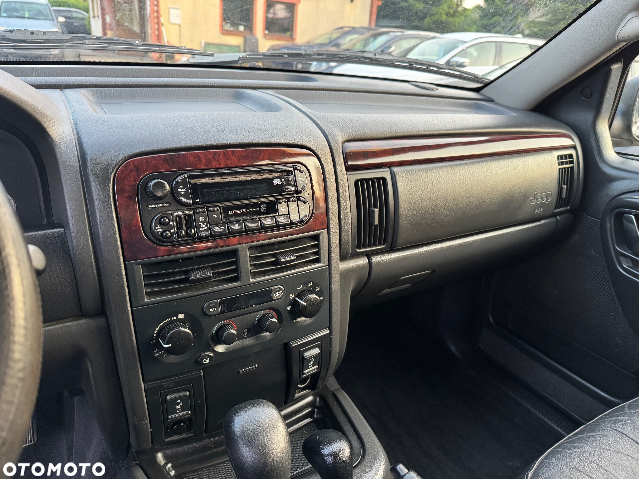 Jeep Grand Cherokee - 22