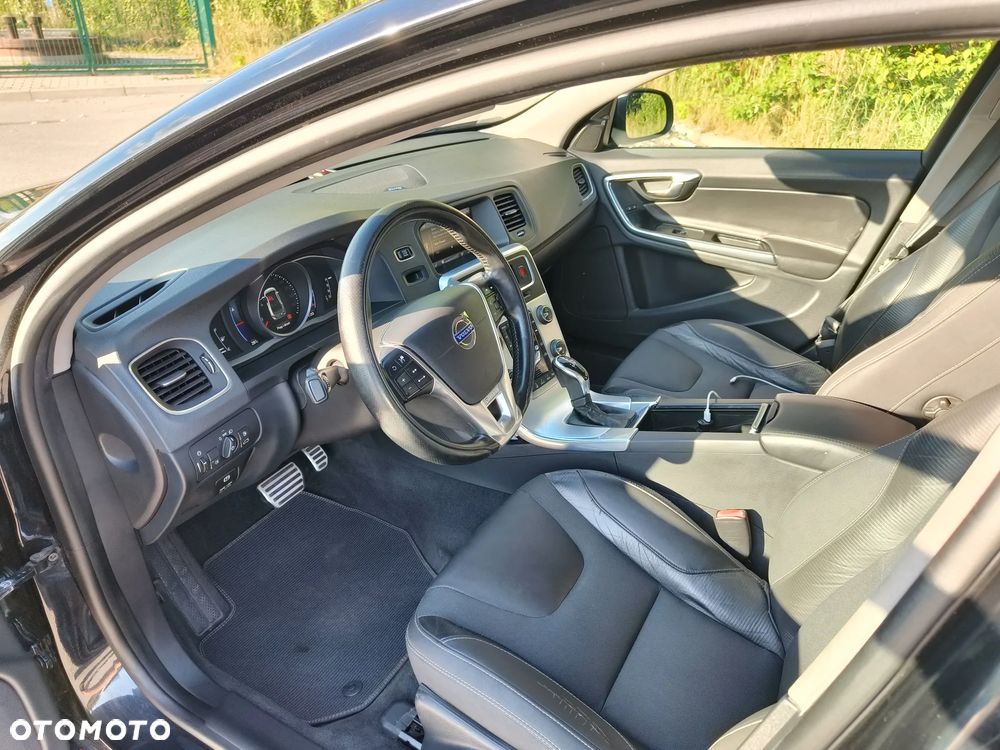 Volvo S60 T6 AWD R-Design - 10