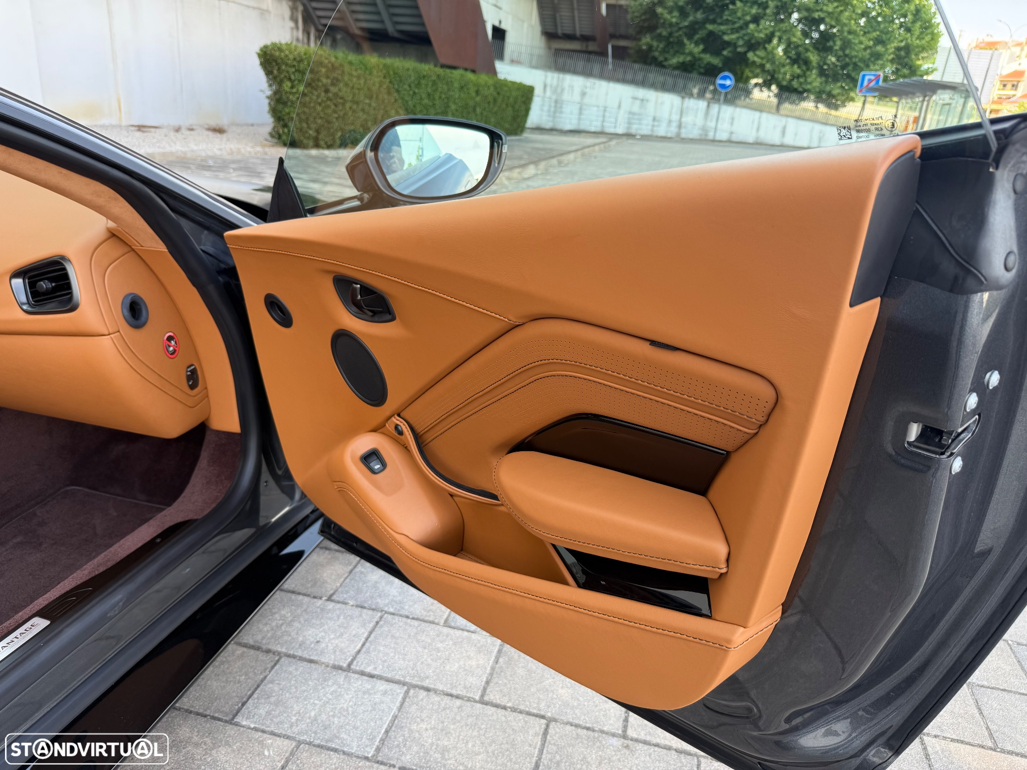 Aston Martin Vantage Roadster V8 - 36