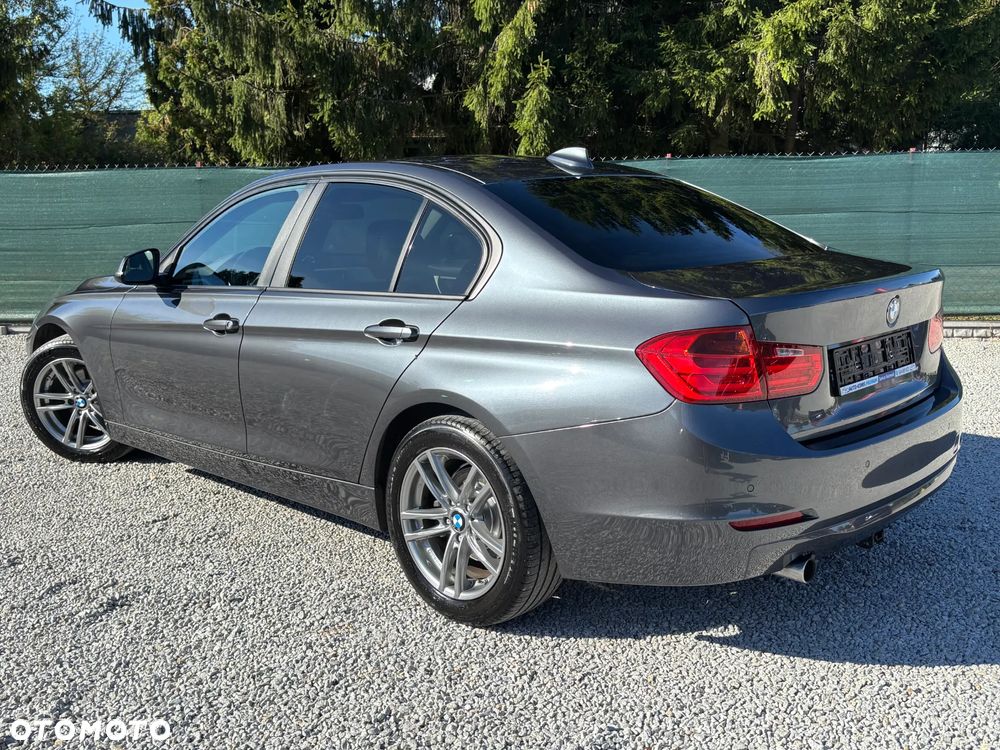 BMW Seria 3 320d Sport Line - 25