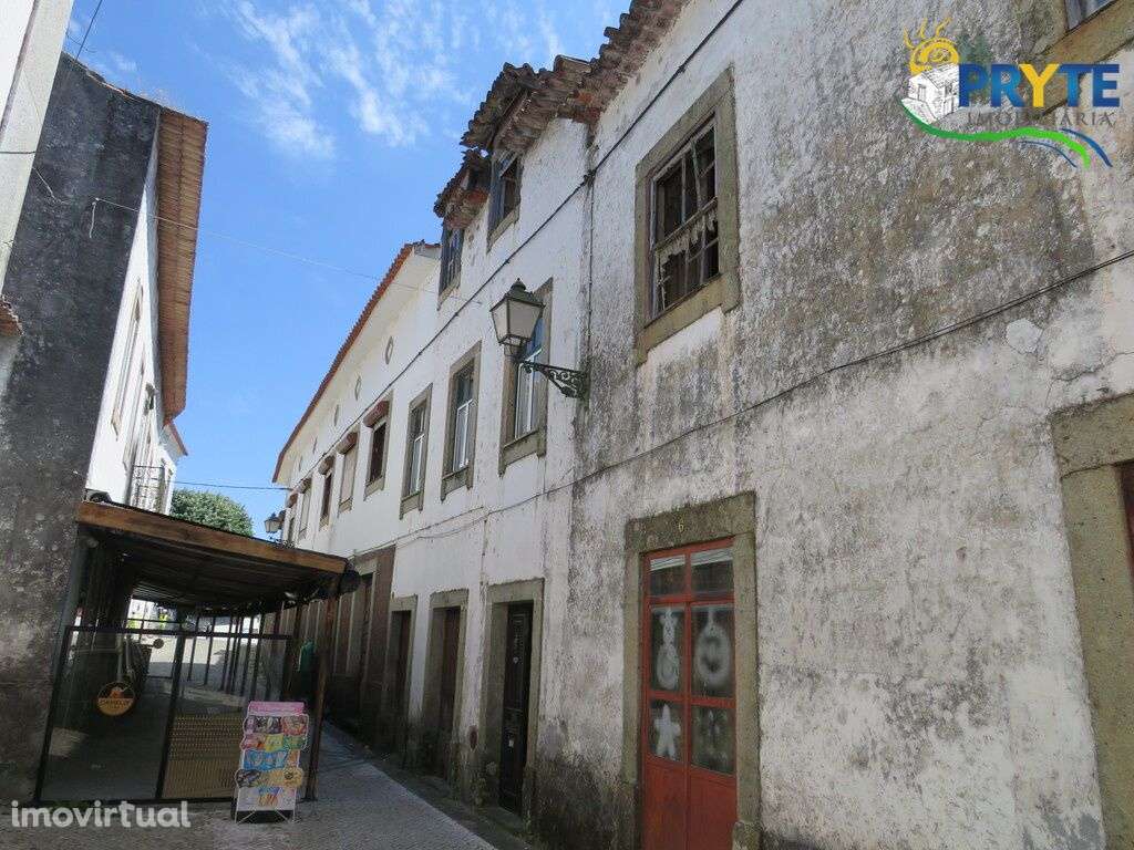 Casa senhorial situada no centro da Vila de Castanheira de Pêra - Grande imagem: 4/17
