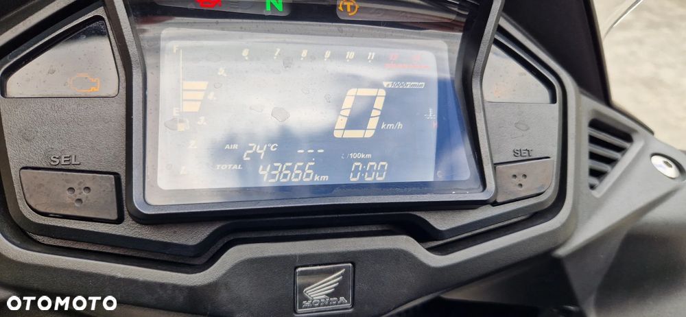 Honda VFR - 16