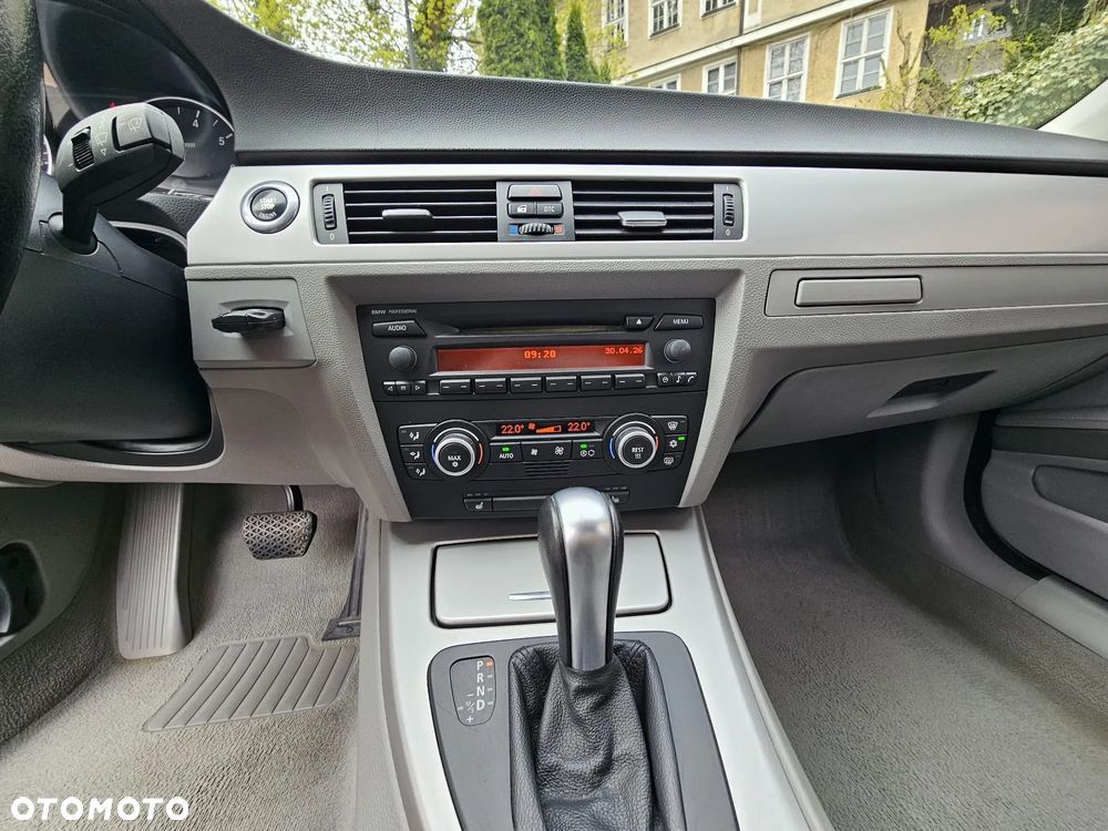 BMW Seria 3 318i - 23