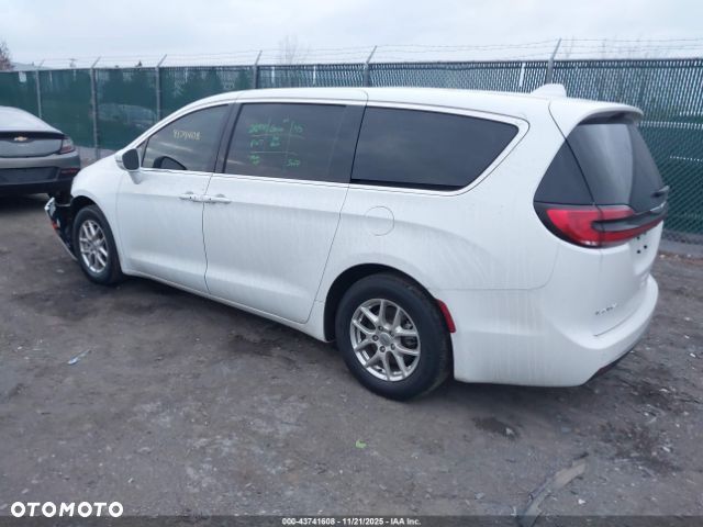 Chrysler Pacifica - 3