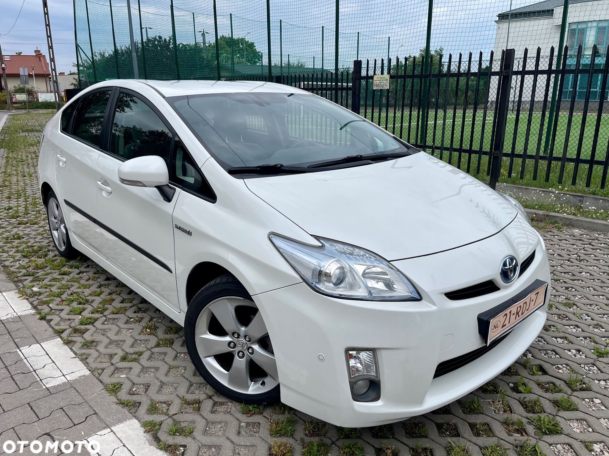 Toyota Prius 1.8 HSD Prestige - 1