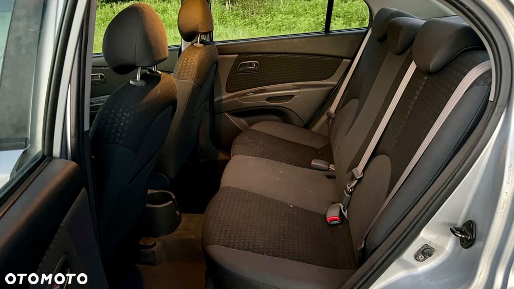 Kia Rio 1.4 Family + - 13