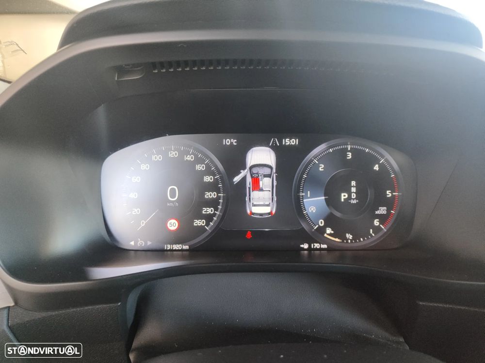 Volvo XC 40 2.0 D3 Momentum Geartronic - 28