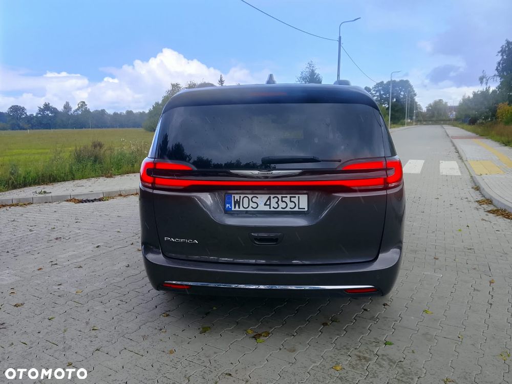 Chrysler Pacifica - 2