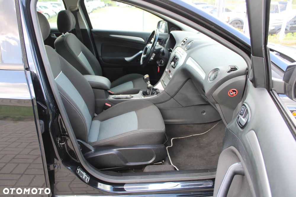 Ford Mondeo - 22