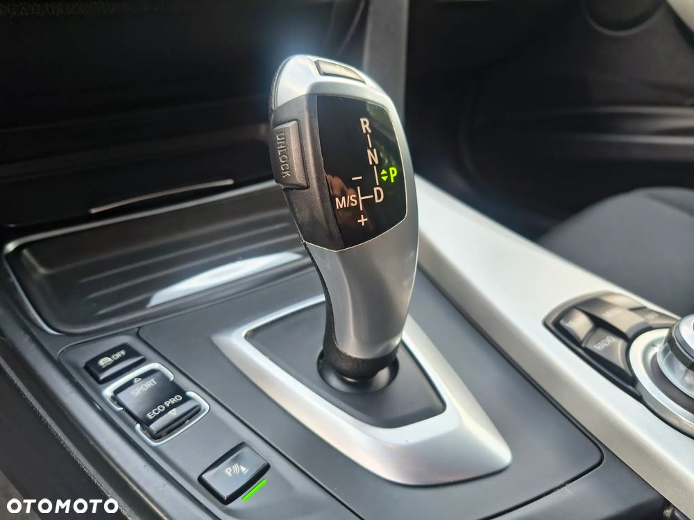 BMW Seria 3 320d DPF Edition Sport - 26