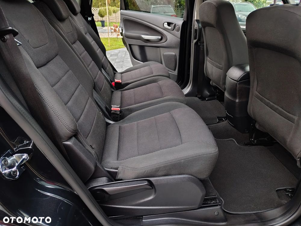 Ford S-Max - 17