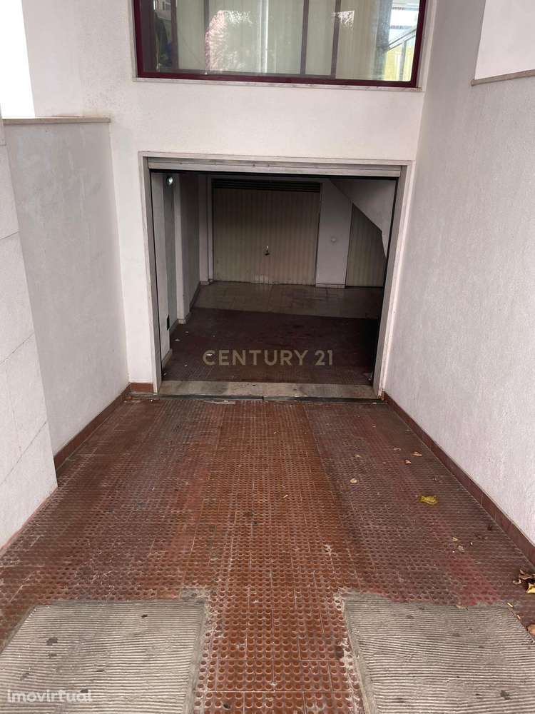 **Box na Rua Maria Carlota D´Oliveira para arrendar!** - Grande imagem: 5/7