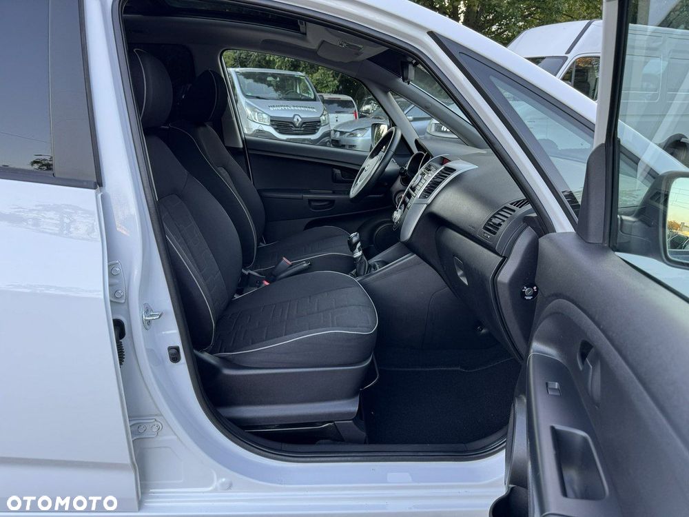 Kia Venga - 15