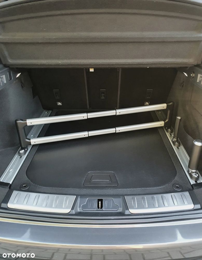 Jaguar F-Pace 20d AWD R-Sport - 22