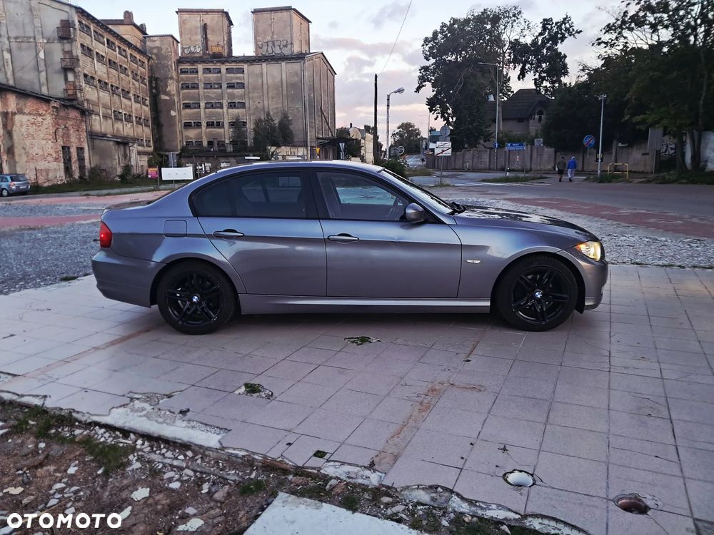 BMW Seria 3 320i - 6