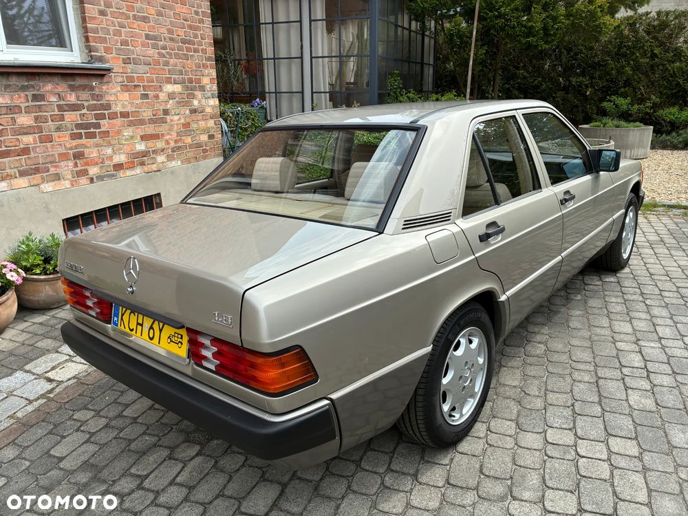 Mercedes-Benz W201 (190) - 3