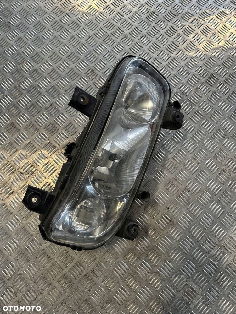 LAMPA REFLEKTOR PRAWY MERCEDES ATEGO A9738202361 - 1