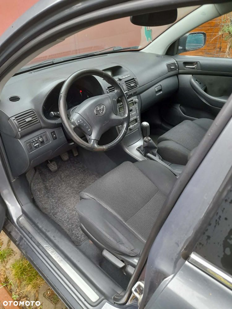 Toyota Avensis 2.0 D-4D Sol - 8