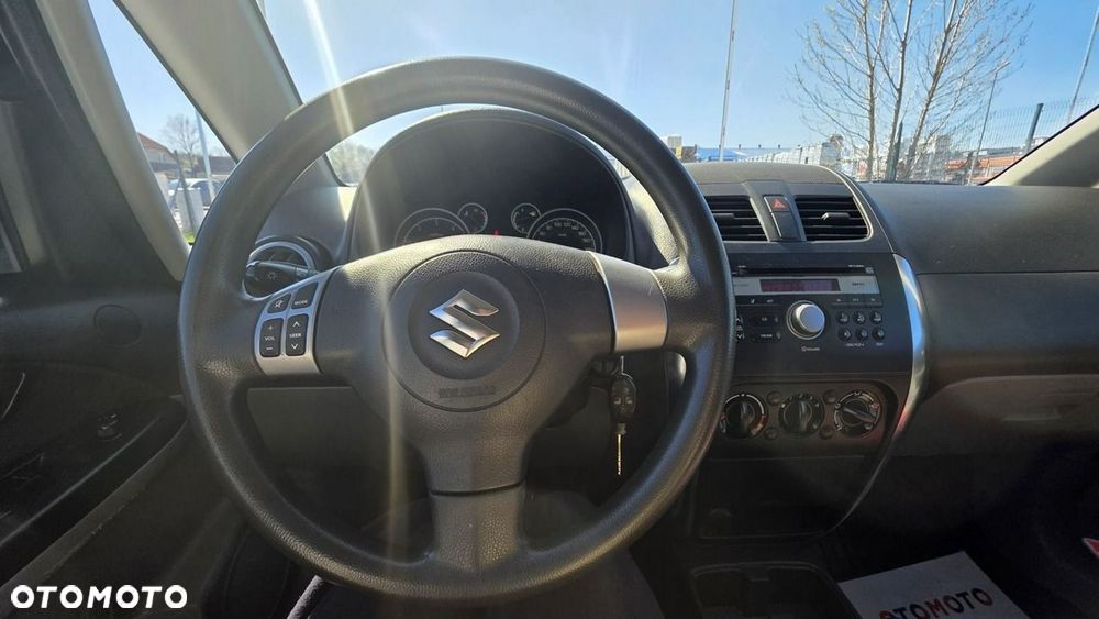 Suzuki SX4 - 10