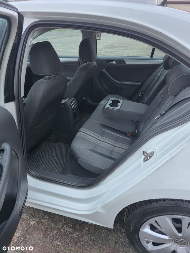 Volkswagen Jetta 1.6 TDI Blue Motion Technology Trendline - 7