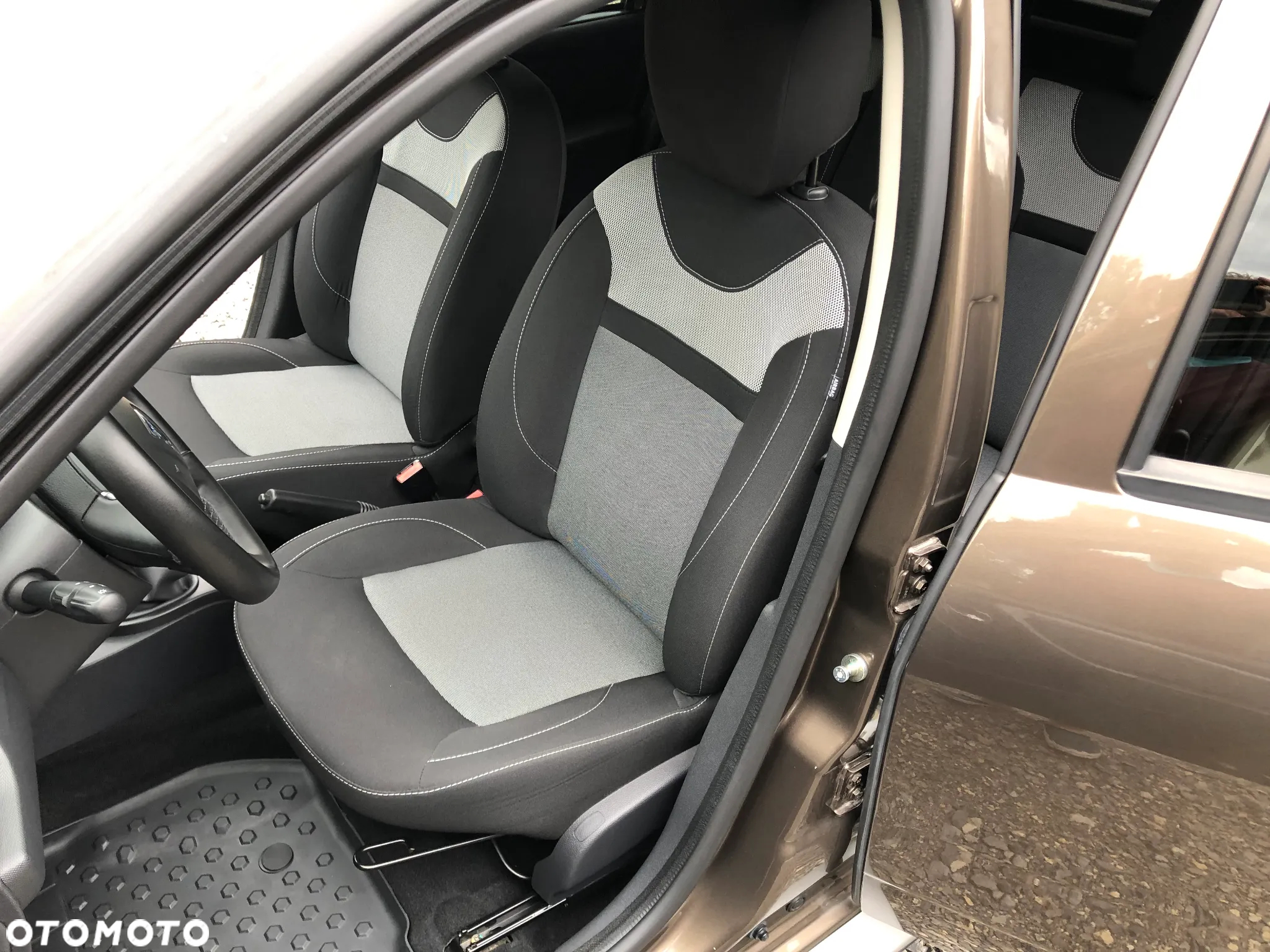 Dacia Duster 1.6 SCe Laureate S&S - 14
