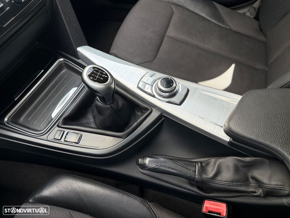 BMW 318 d Modern Line - 23