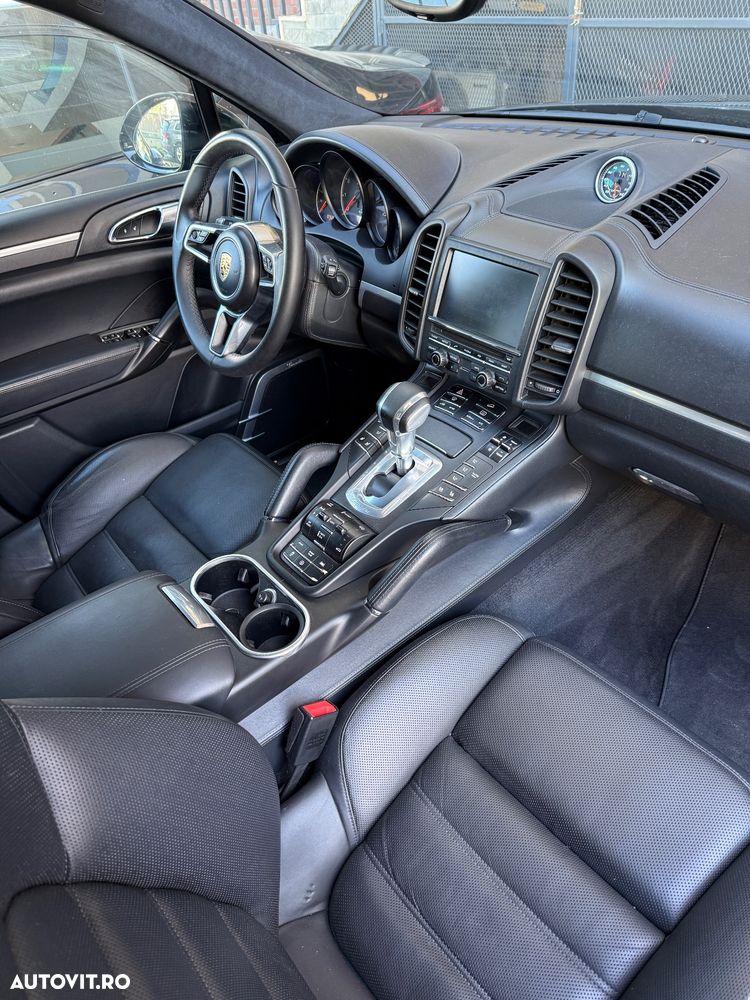 Porsche Cayenne Turbo S Tiptronic S - 15