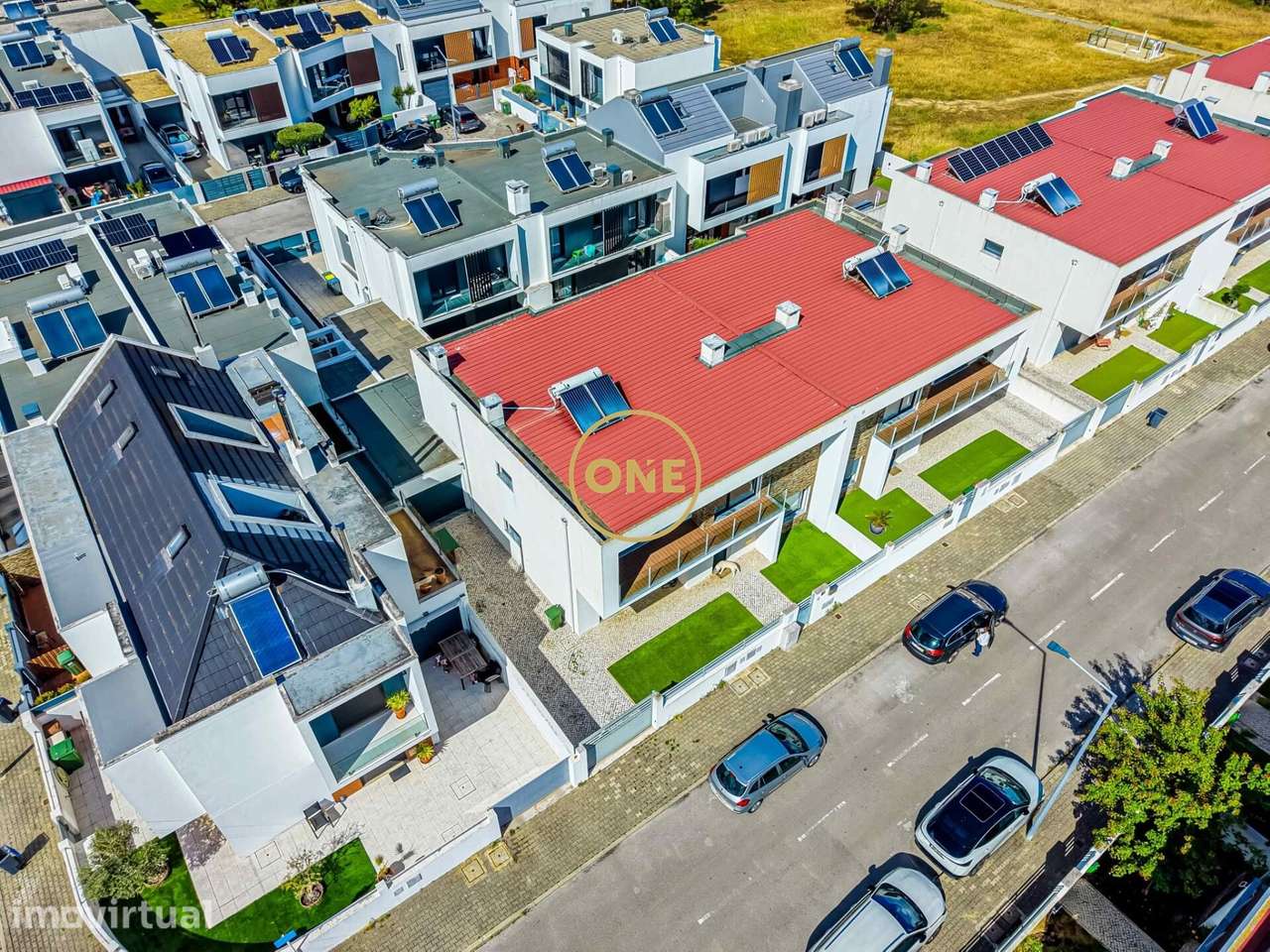 Moradia T4 Moderna com 262m2, Suite com Closet, Garagem e Varandas – R - Grande imagem: 3/54