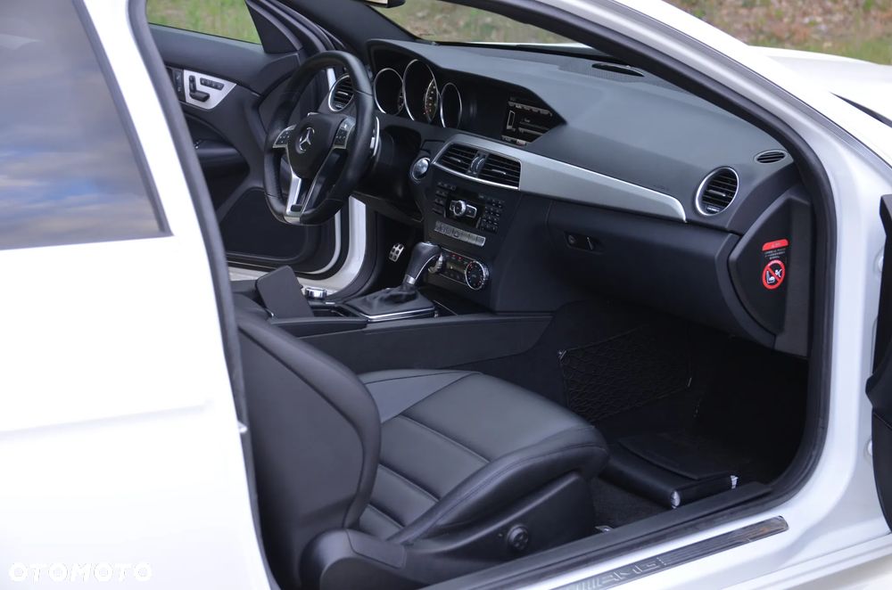 Mercedes-Benz Klasa C AMG 63 S AMG Speedshift MCT 9G - 12