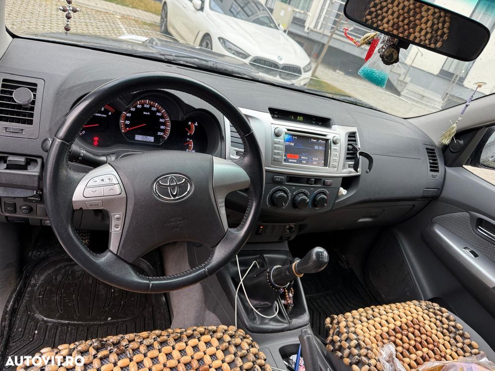 Toyota Hilux - 8