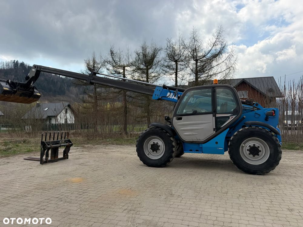 Manitou MT932 Ładowarka Teleskopowa 9m wysuw!  UDŹWIG 3,2 TONY! Przebieg 2600 mtg. jak Nowa z SALONU 2016 rok z Norwegii z Gospodarstwa rolnego! Silnik DEUTZ 110 km. Aktualne Serwisy w Dekra. Nowy Model sterowane wszystko z 1 dżojstika. Widły i łyżka. Ani deka luzu czy wycieku. OKAZJA! Jazda REWERS + 4 biegi. Skręt 3 tryby. - 33