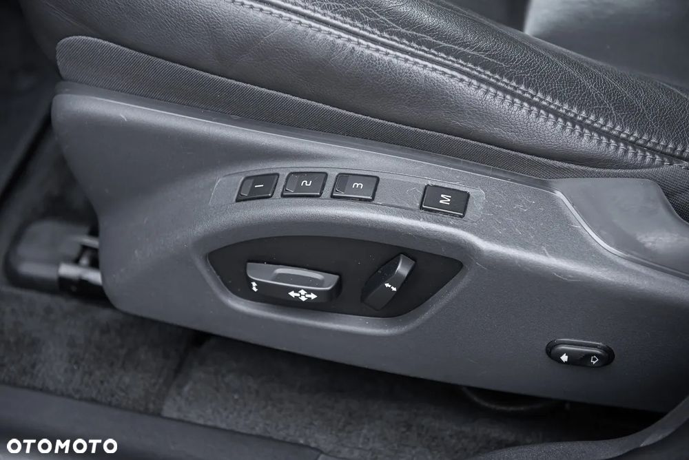 Volvo XC 60 D5 AWD Geartronic Summum - 30