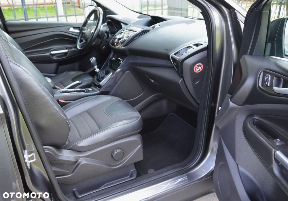 Ford Kuga - 24