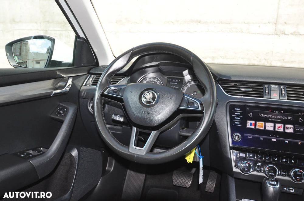Skoda Octavia 2.0 TDI DSG 4X4 Style - 10