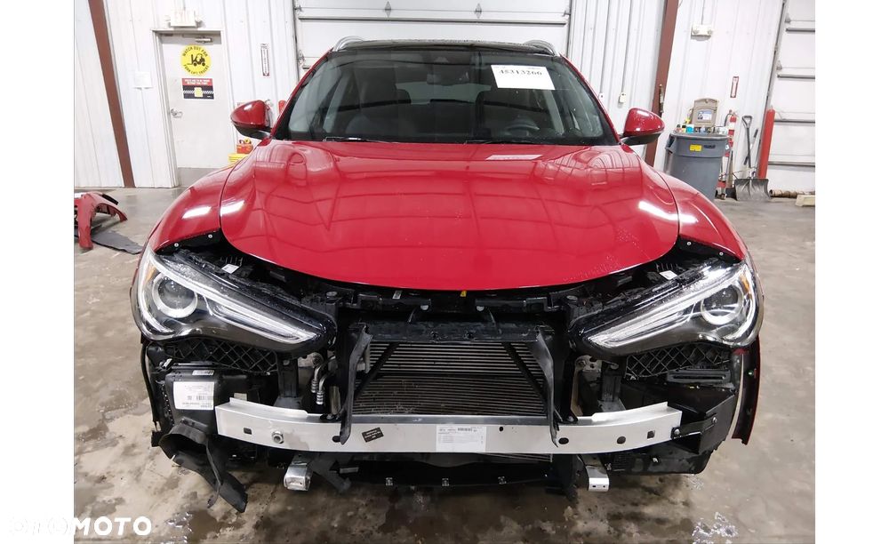 Alfa Romeo Stelvio 2.0 Turbo 16V AT8-Q4 Ti - 8