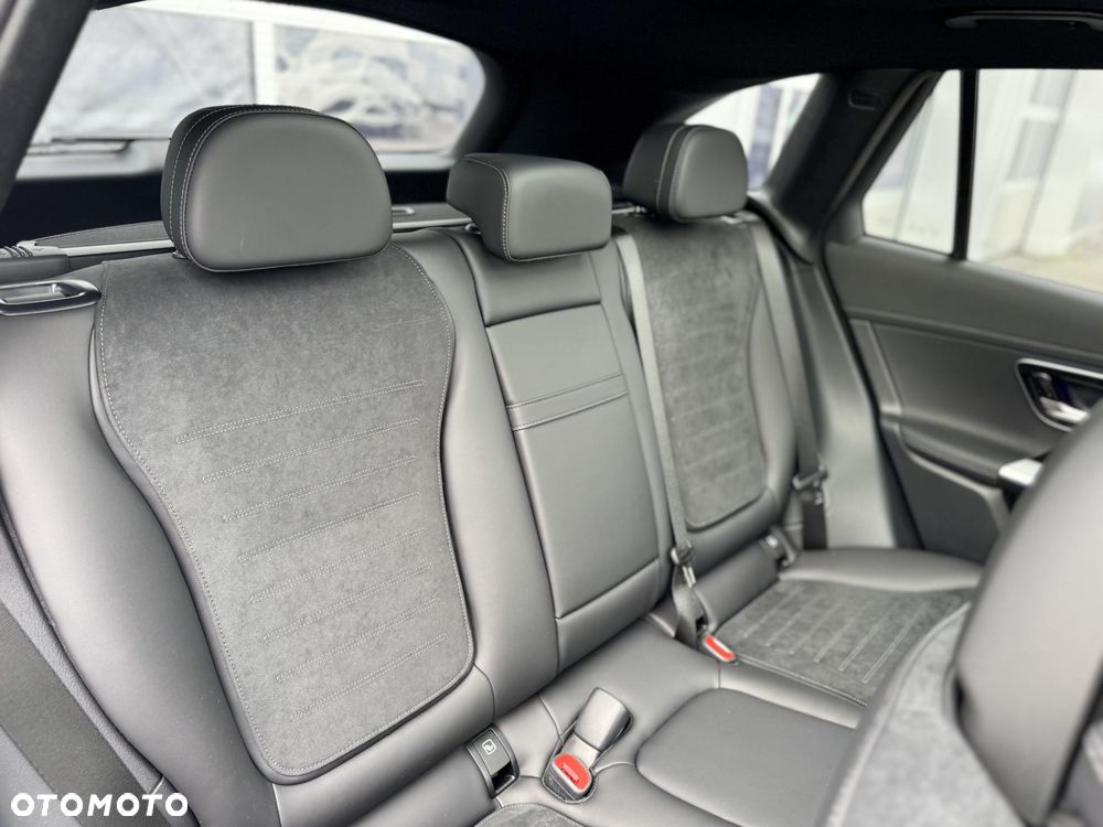 Mercedes-Benz GLC 300 e 4-Matic AMG Line - 12