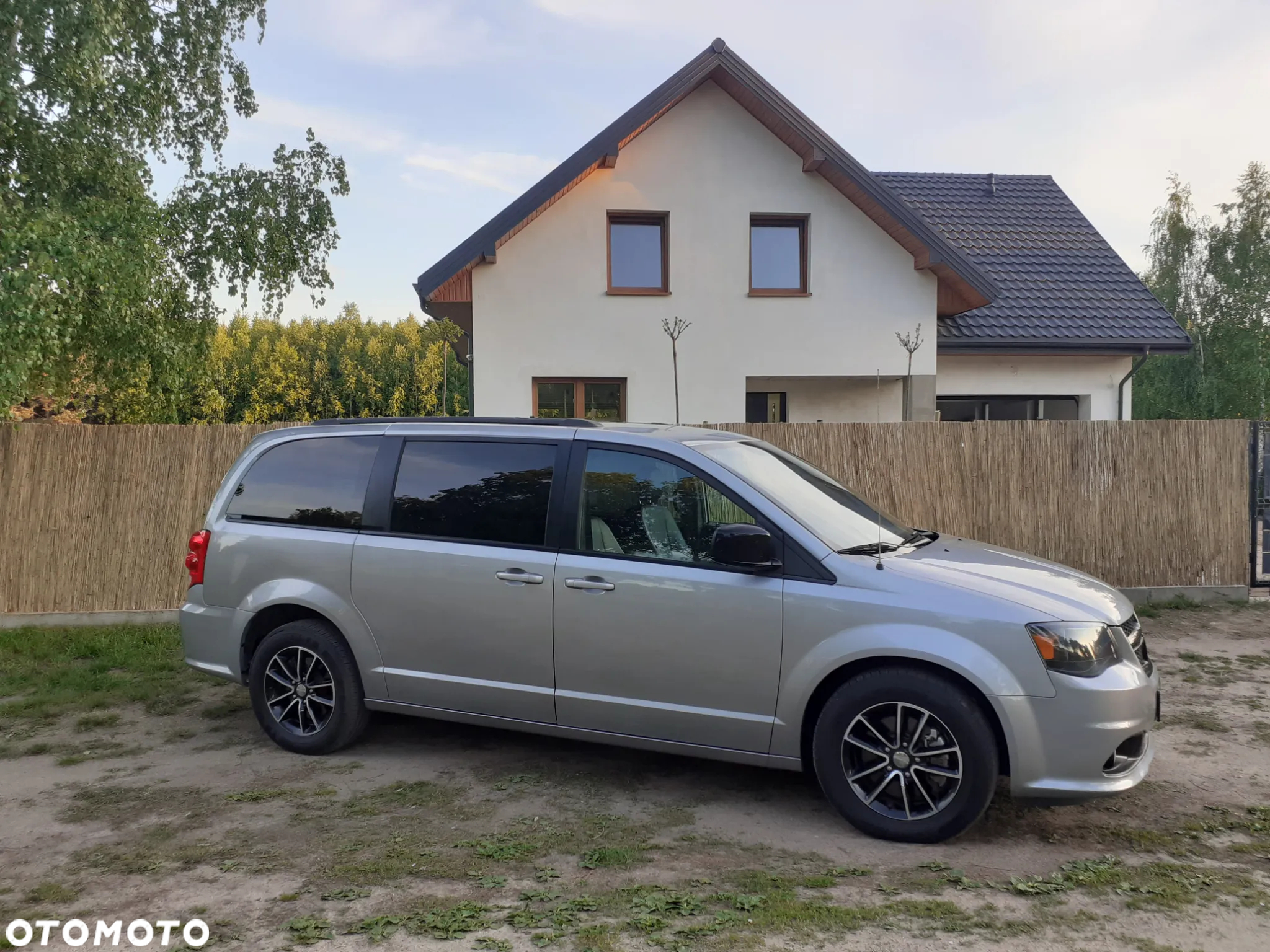 Dodge Grand Caravan - 5