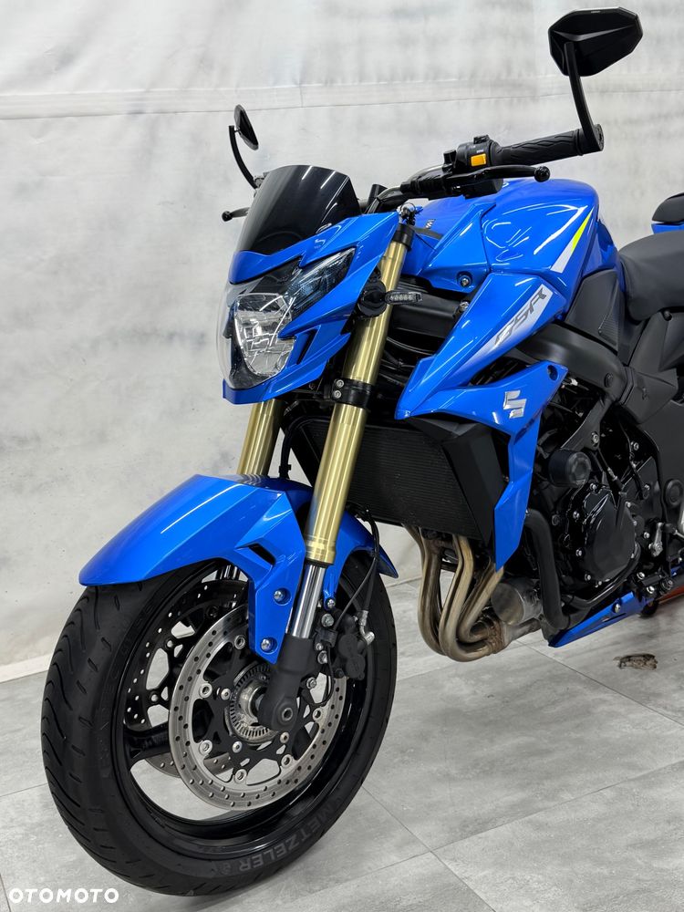 Suzuki GSR - 2