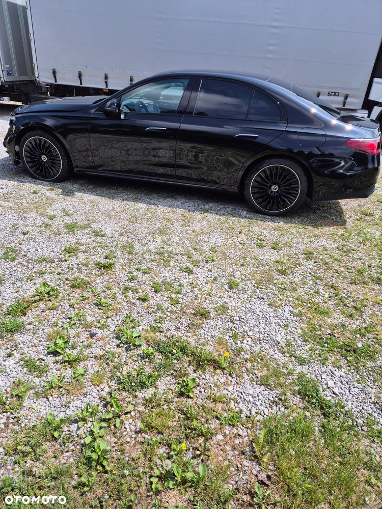 Mercedes-Benz Klasa E 300 9G-TRONIC AMG Line - 4