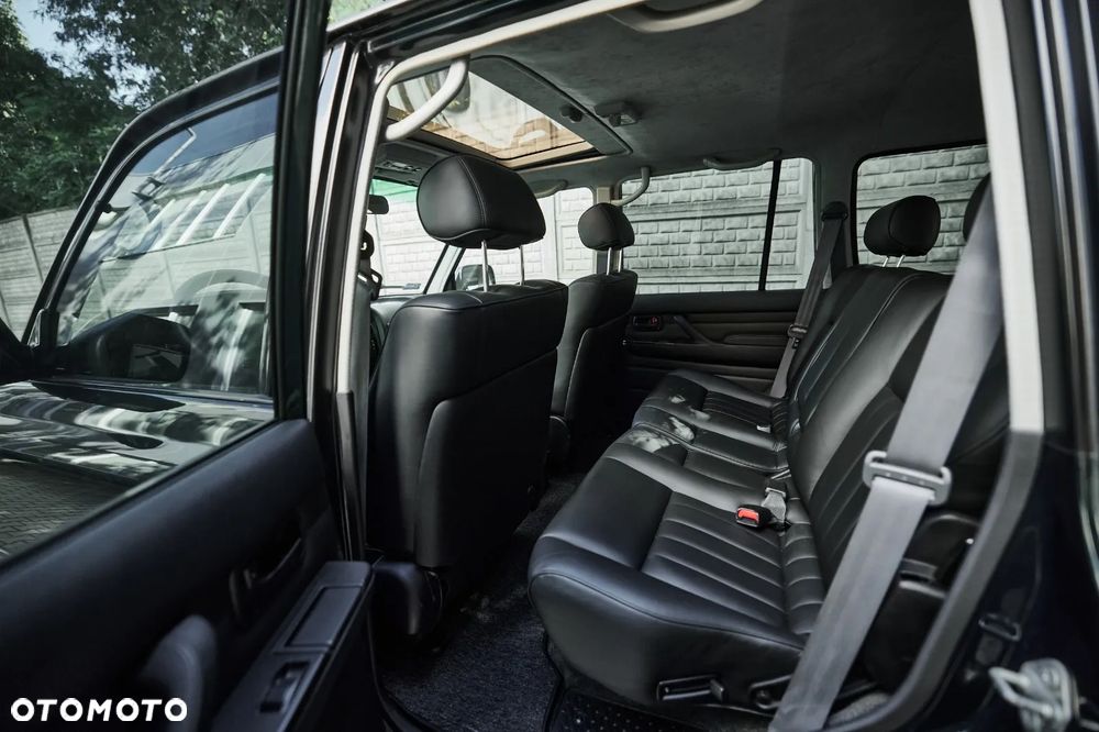 Toyota Land Cruiser - 28