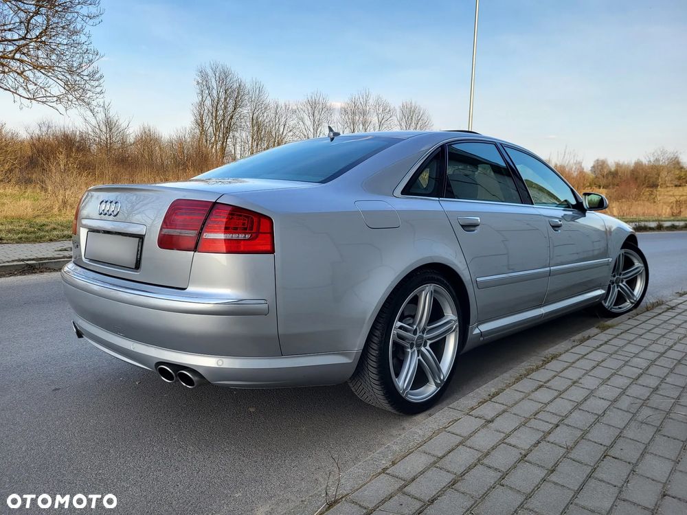 Audi S8 - 4