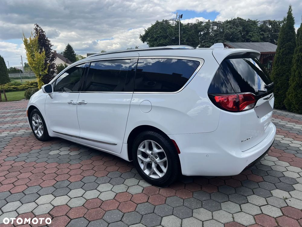 Chrysler Pacifica - 2