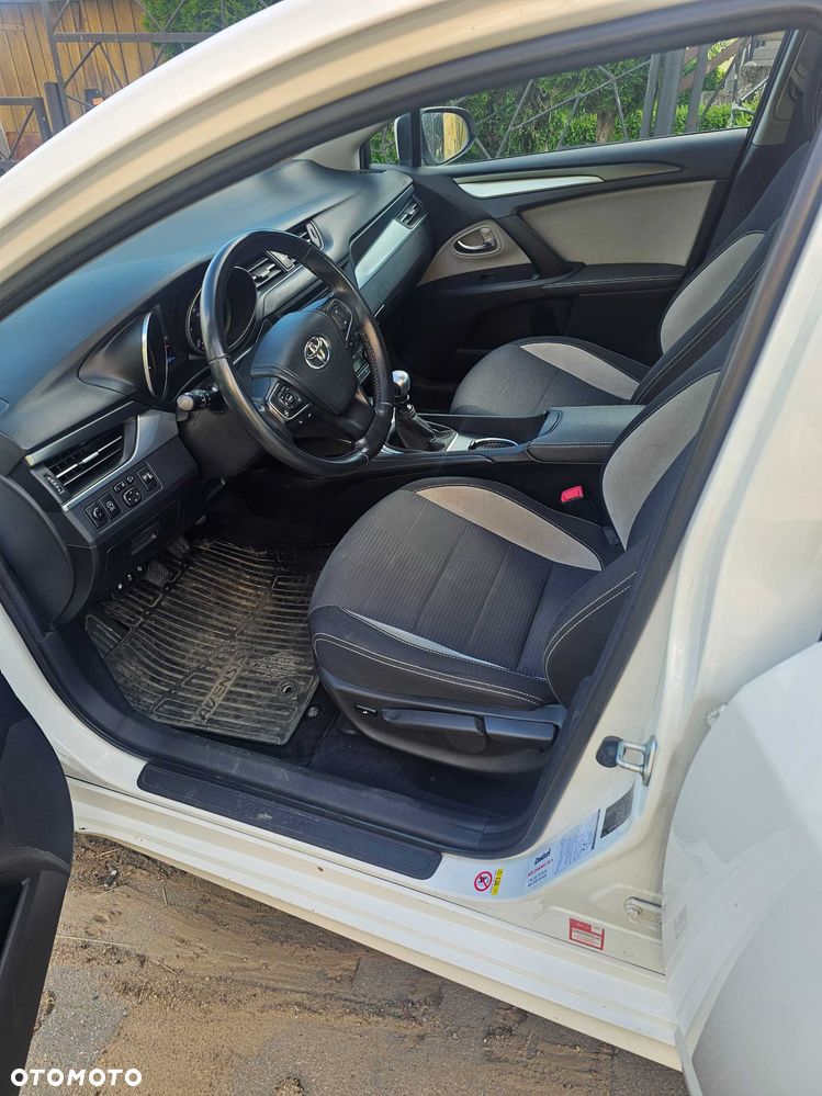 Toyota Avensis - 7