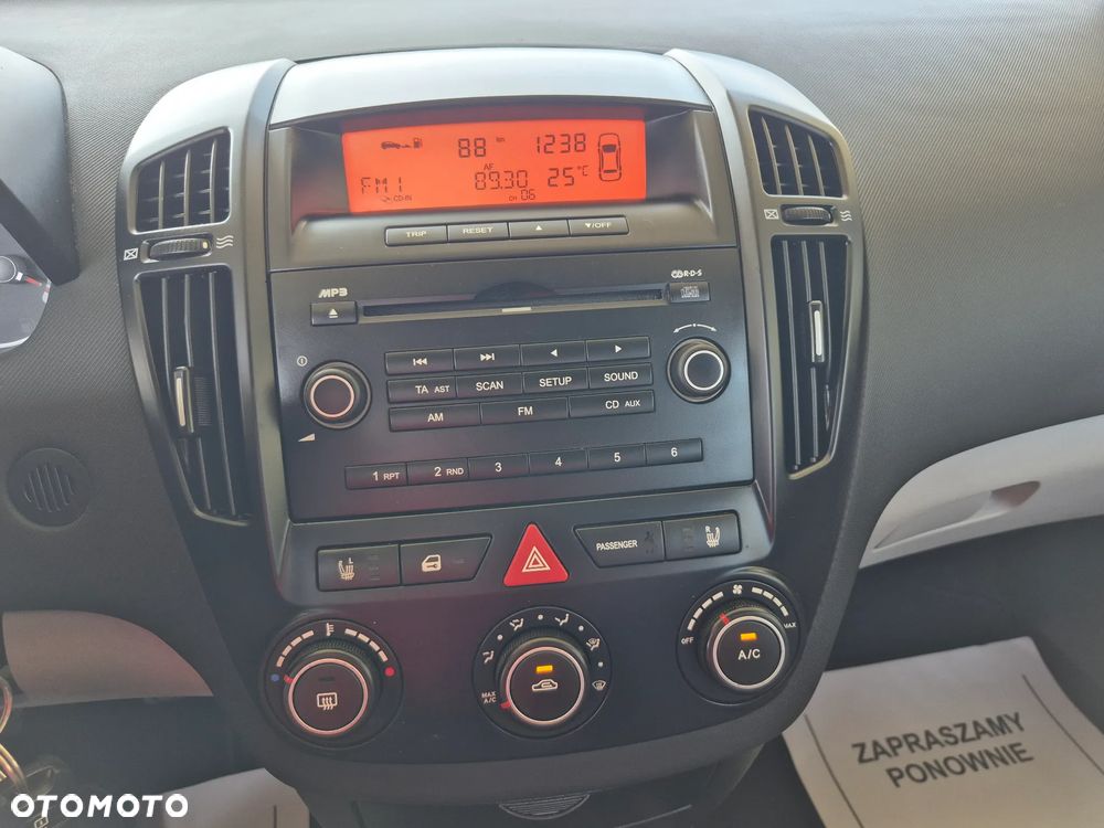 Kia Ceed - 14
