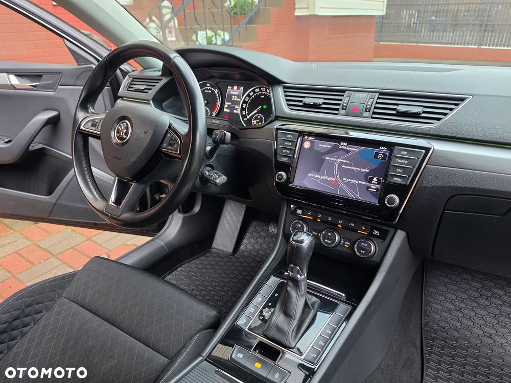 Skoda Superb 2.0 TDI DSG Premium Edition - 21