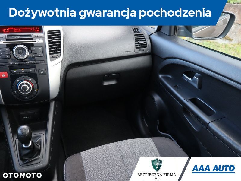 Kia Venga - 10