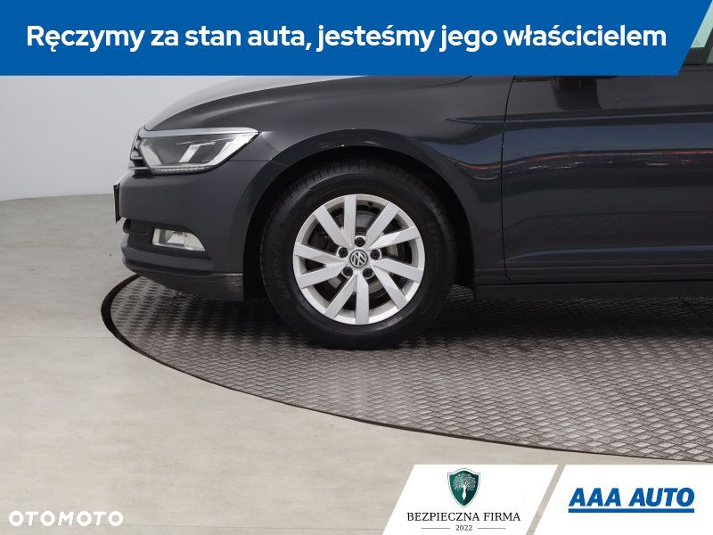 Volkswagen Passat - 16